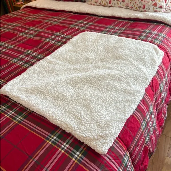 Pottery Barn Stewart Red Plaid Comforter and Shams with Shearling Backing. - Picture 6 of 9